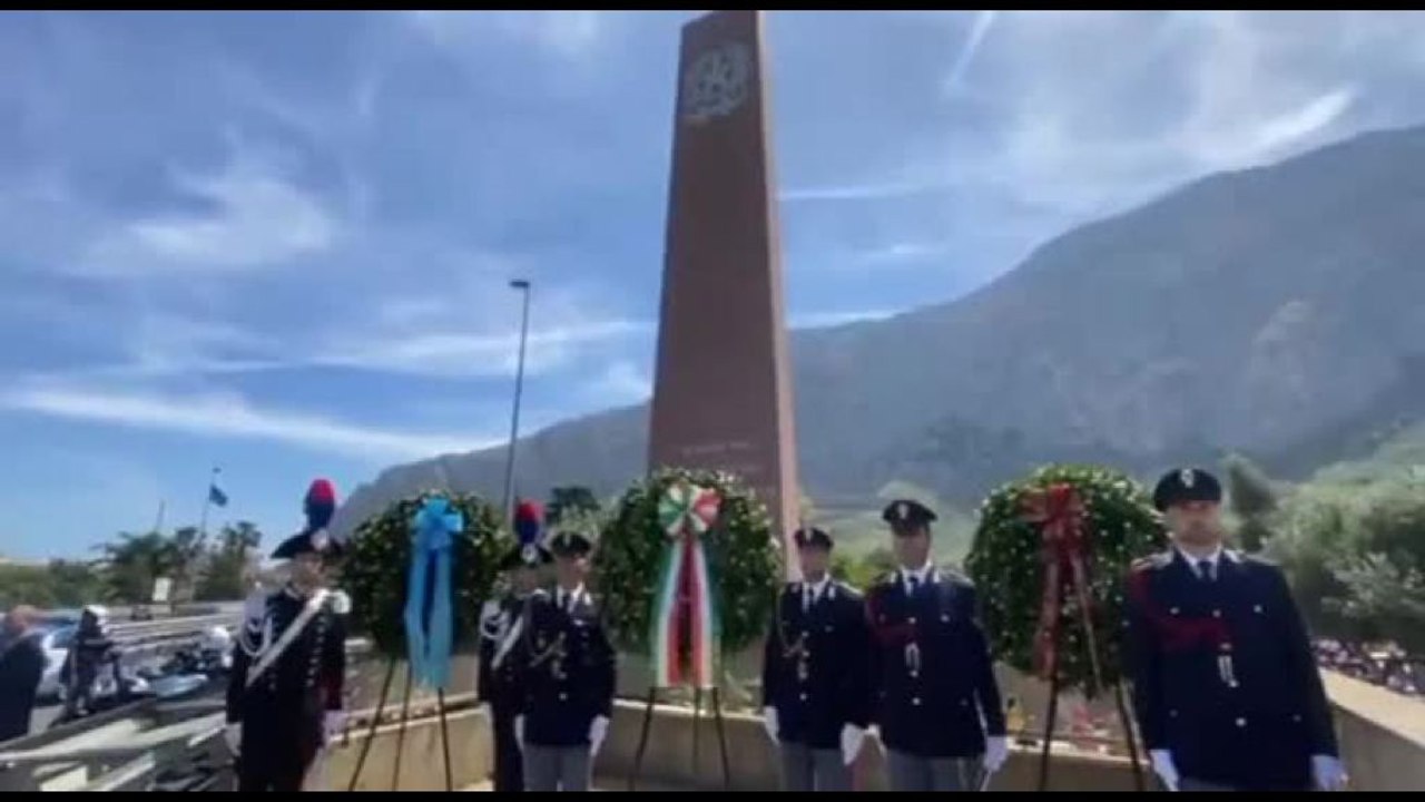 Omaggio di Piantedosi e Nordio alla stele di Capaci 32 anni dopo