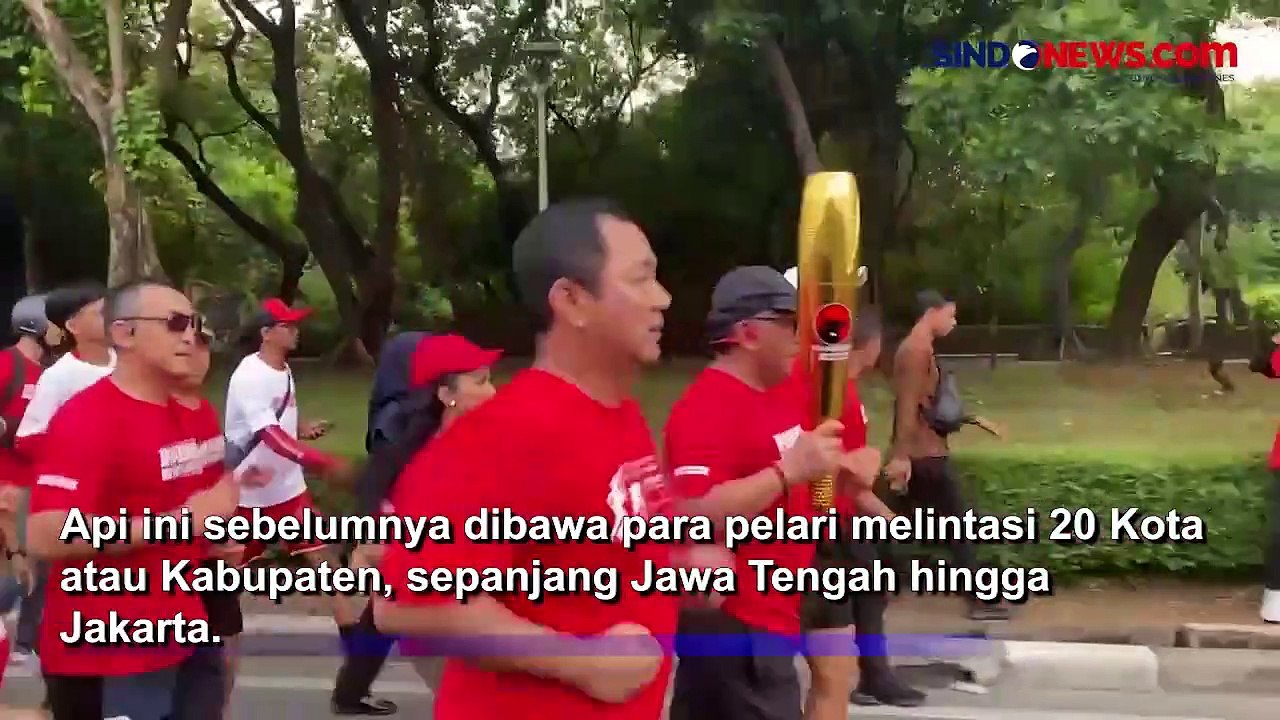 Jelang Rakernas PDIP, Hasto Kristiyanto Pimpin Pawai Obor Api Perjuangan