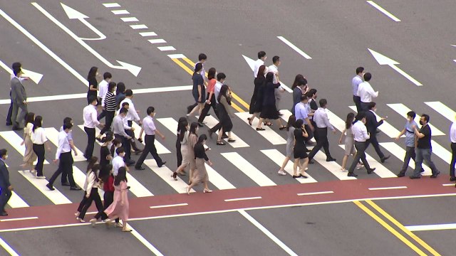 한국 평균임금 OECD 평균 90% 돌파...남녀 임금 격차는 1위 / YTN