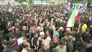 آلاف الأيرانيين في وداع رئيسي الأخير