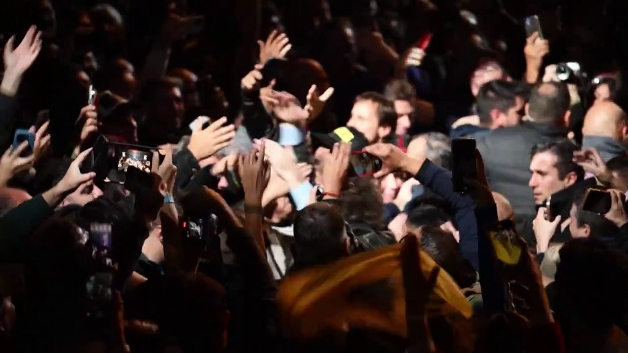 Show de Milei: presidente argentino canta no lançamento de seu livro em Buenos Aires