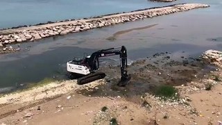 Kumkapı sahili temizleniyor