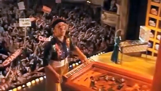 Tommy (1975), de Ken Russell | The Who y Elton John interpretan 'Pinball Wizard'