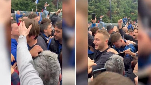 L'Atalanta torna a Bergamo dopo la vittoria dell'Europa League: giocatori assaliti dai tifosi
