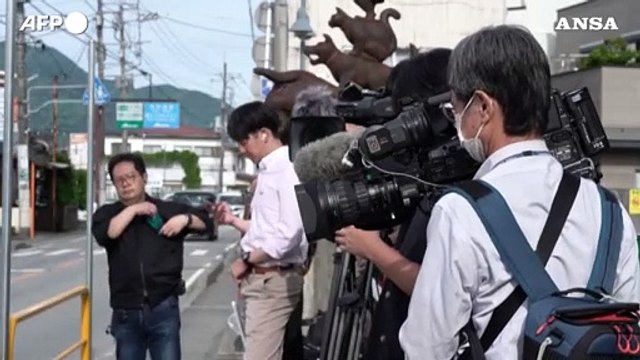 Troppi turisti, in Giappone una citta' copre il panorama del Monte Fuji