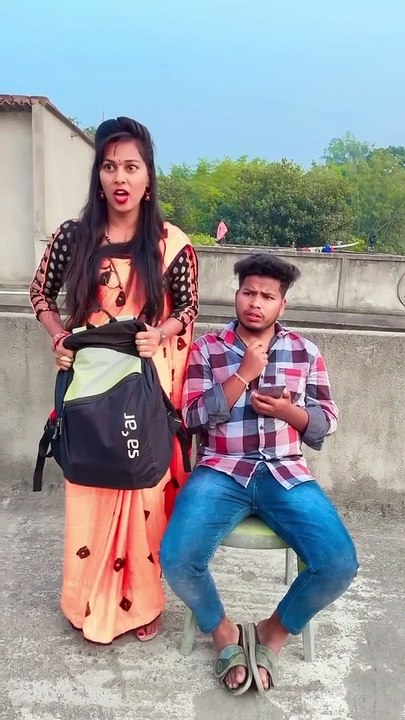 Me Apko Chhod Ke #Comedyvideo #Funnyvideo #shots #youtubeshorts #mahikumari
