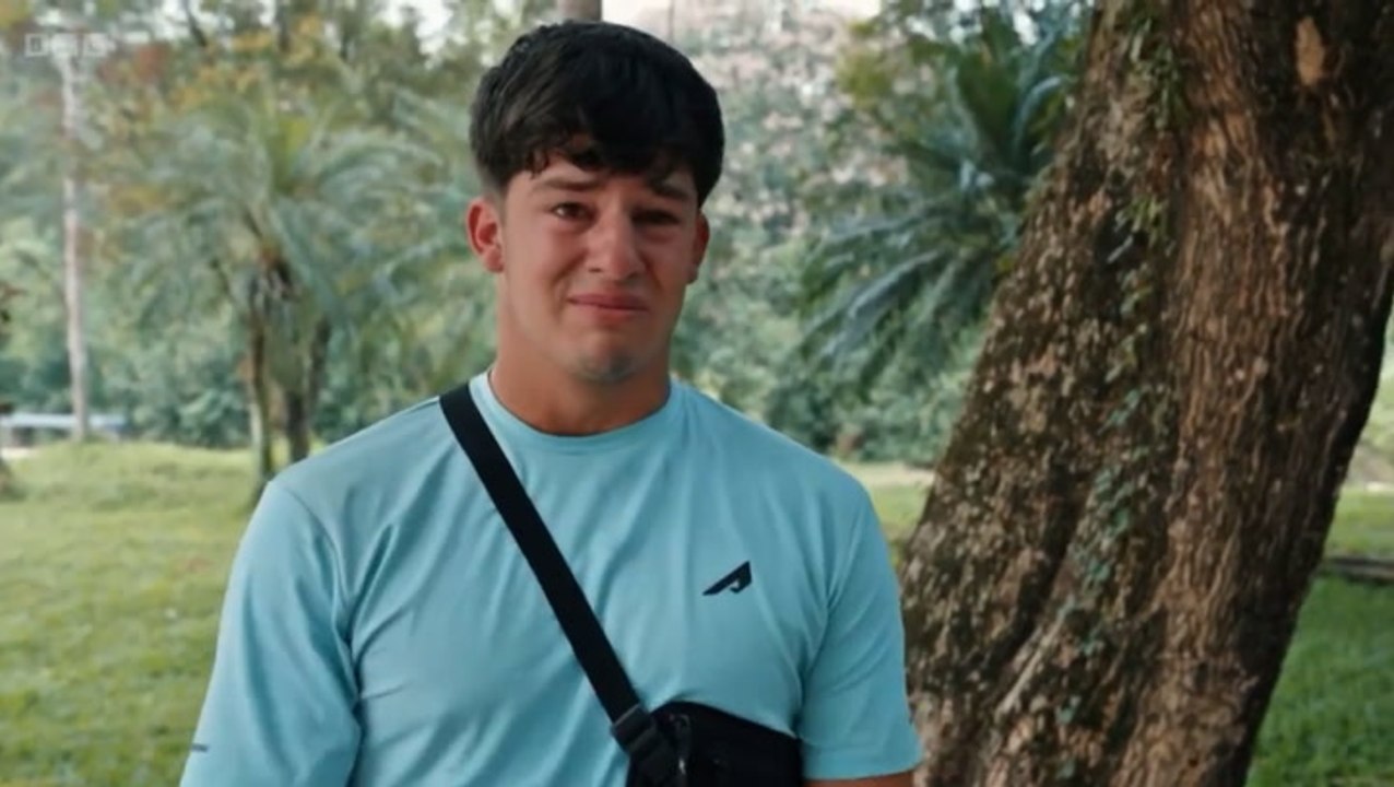 Race Across the World contestant tearfully asks camera operator for hug after sister opens up on struggles