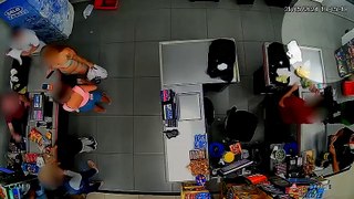 Câmera grava homem praticando importunação sexual em supermercado de Cruzeiro do Oeste