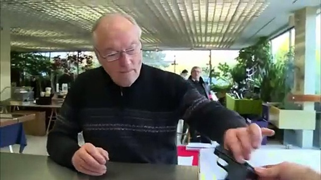 Le malaise quand il sort un 9mm