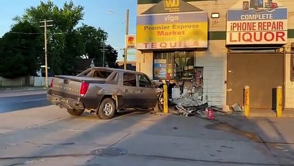 Detroit liquor store smash & grab robbery