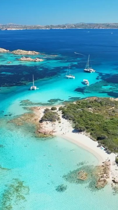 LES PLUS BELLES EAUX turquoises de la Sardaigne à l’Archipel de la Madeleine [@markmurru]