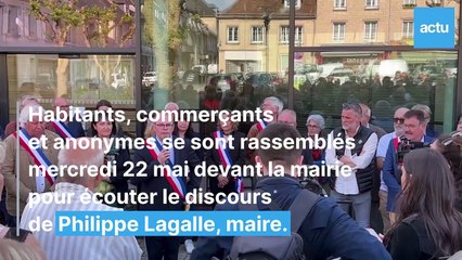 Agent tué dans l'attaque du fourgon : toute sa ville du Calvados rend hommage à Fabrice