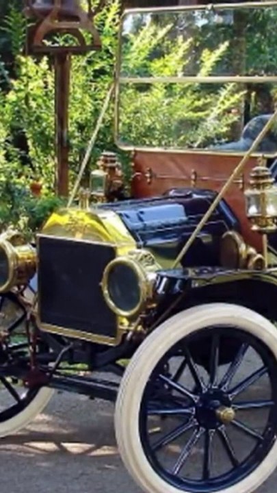 Pourquoi les sous-marins sont-ils noirs tandis que les navires de croisière sont blancs ?