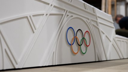 Dans les ateliers des podiums des JO de Paris