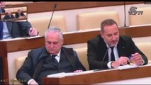 El presidente de la Lazio se queda dormido en el Senado