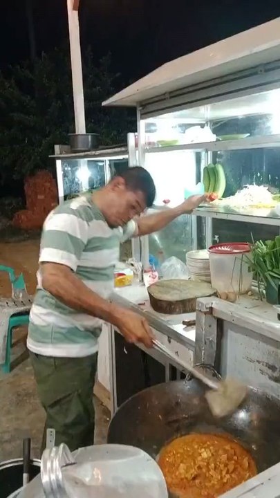 Pedagang laris manis..