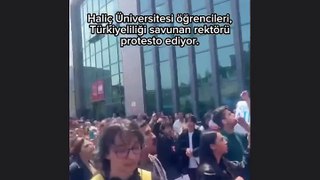 Haliç Üniversitesi Rektörü İnanç'a öğrencilerden protesto: Türkiyeli değil Türk'üz