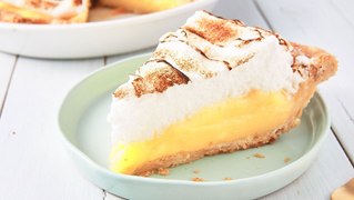 Impress Your Guests With This Classic Lemon Meringue Pie
