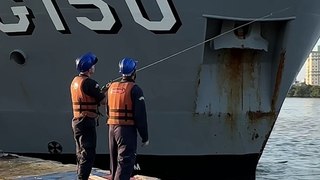 Navio da Marinha está em Itajaí para levar doações ao RS