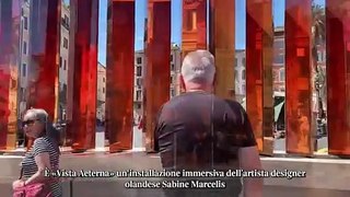 Roma, piazza di Spagna: ecco l'installazione artistica con 12 specchi colorati che piace ai turisti