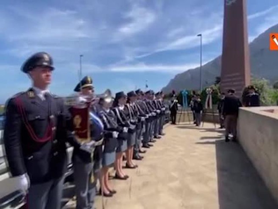 Piantedosi e Nordio a Capaci, corona di fiori per ricordare la strage di Falcone e della sua scorta