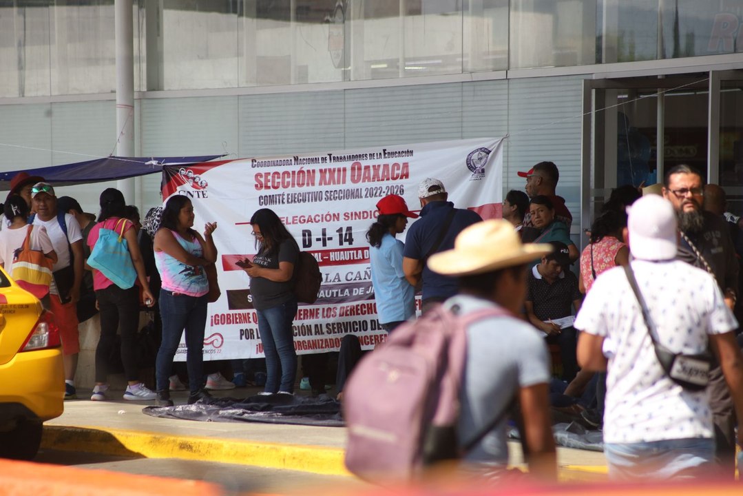 Oaxaca: Profesores de la CNTE toman la terminal de ADO