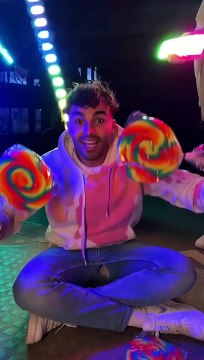 Creating Stunning Abstract Art: Step-by-Step Tutorial Digital Art for Beginners: Getting Started with Procreate Mixed Media Art: Combining Techniques for Unique Creations Creating Stunning Abstract Art: Step-by-Step Tutorial Mastering Watercolor