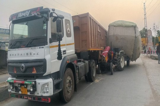 Accident : सूरतगढ़ में ट्रोला-ट्रैक्टर की ​भिड़ंत, फोरलेन हाइवे पर हुआ हादसा