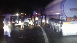 Mersin'de kız istemeden dönenlerin minibüsü, tankerle çarpıştı: 14 yaralı