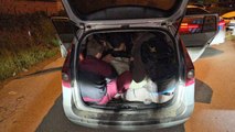 Edirne'de 'dur' ihtarına uymayan otomobilde balık istifi 14 kaçak göçmen yakalandı