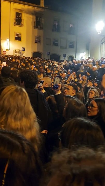 Sé de Coimbra cheia para ver a serenata que contornou a vontade da PSP