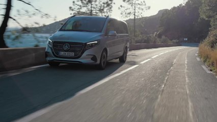 The new Mercedes-Benz V-Class AVANTGARDE in Hightech silver metallic Driving Video