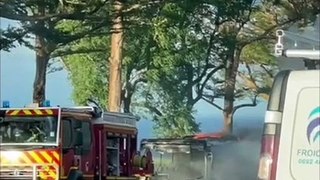 Saint-Pierre : un bus en feu sur la 4 voies dans le secteur de Mon Caprice