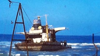 Rare footage of the Sygna wreck on Stockton Beach emerges 50 years after the ship ran aground | Newcastle Herald | May 24, 2024