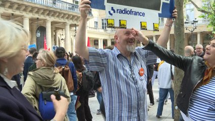 Fusion de l'audiovisuel public en France: plusieurs centaines de manifestants à Paris