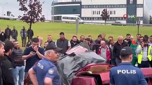 Yağmurda kontrolden çıkan Tofaş, ters şeride girdi : 2 ölü 1 yaralı