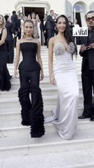 Nabilla Vergara arrive avec Rose Bertram au gala de l’amfAR