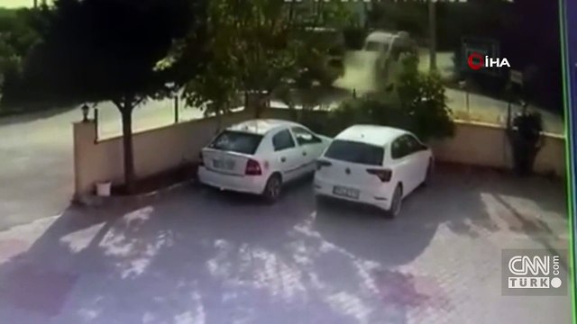 Kamyon öğrenci servisine çarptı! O anlar kamerada...