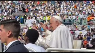 L'arrivo di Papa Francesco alla Prima Giornata Mondiale dei Bambini