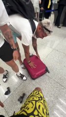 Il arrache les roulettes de sa valise à l’aéroport pour éviter de payer le supplément bagage de 70 euros