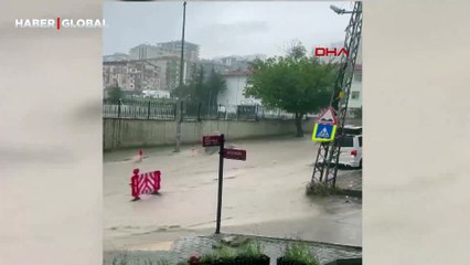 Ankara'daki sel felaketinde bir çocuğun akıntıya kapıldığı korkunç anlar