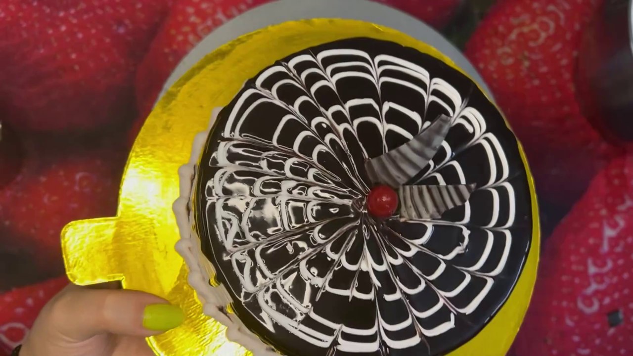 5 Minute Me Banaye Cake Par Ye Easy Design | Without Nozzle | Chocolate Cake Easy Design |