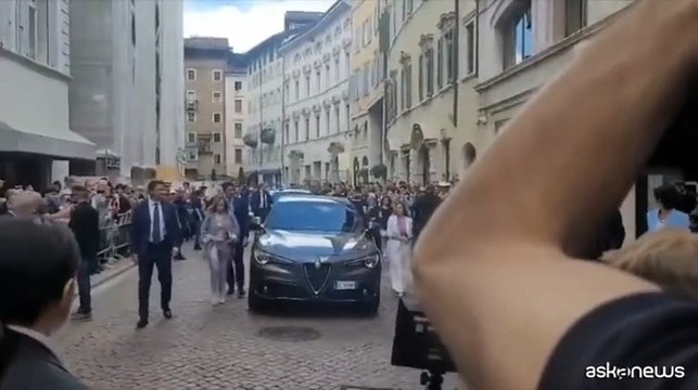 Meloni contestata al suo arrivo a Trento per Festival Economia