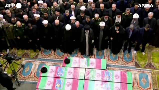 Iran, Raisi: Khamenei guida le preghiere funebri a Teheran
