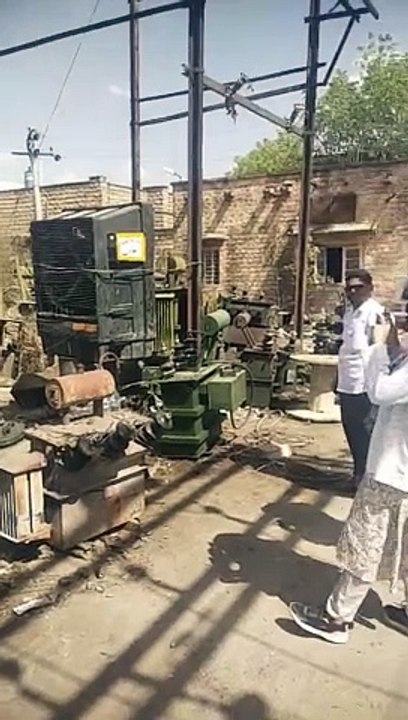 भीषण गर्मी में हाफने लगे ट्रांसफार्मर , कूलर लगा कर ट्रांसफार्मर को ठंडा करने के जतन