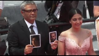Cannes, l'iraniano Rasoulof con le foto degli attori rimasti in Iran