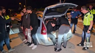 1 otomobilde 14 kaçak göçmen yakalandı!
