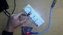 Usare un potenziometro per accendere LED direzionali in base al senso di rotazione con Arduino