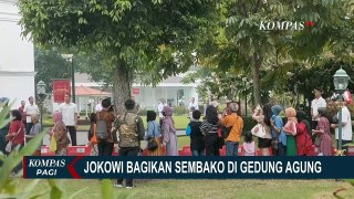 Momen Jokowi Bagikan Sembako di Gedung Agung Yogyakarta