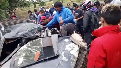 Atropelló a una mujer que estaba con su bebé y luego chocó con un poste